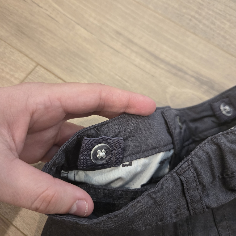 Toddler boys woven quick dry flat front 'at the knee' grey chino shorts size 3T - Picture 5 of 9